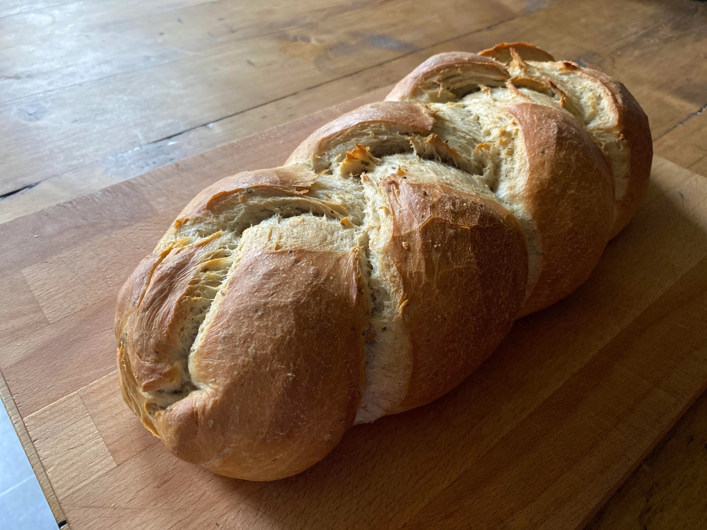 SATURDAY SPECIAL: Caramelised Onion & Sage Plaited Loaf (HD2 & HD3)